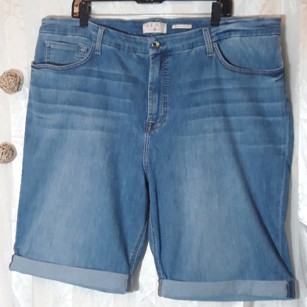 - 💙 7 FAM Bermuda Denim shorts